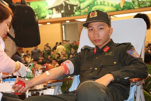 Nghĩa tình giọt máu tình nguyện của gần một nghìn đoàn viên cán bộ, chiến sĩ công an Hà Nội