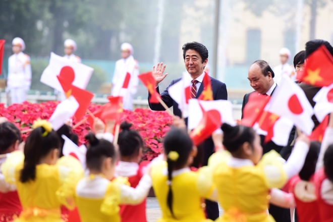 Lễ đón Thủ tướng Nhật Bản Abe tại Phủ Chủ tịch
