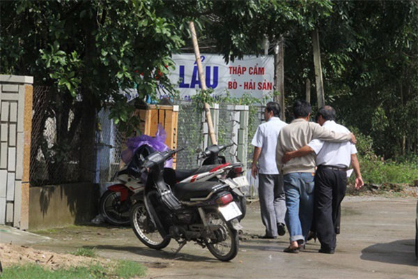Cả nhà ăn tất niên, con 2 tháng tuổi chết cháy trong phòng ngủ