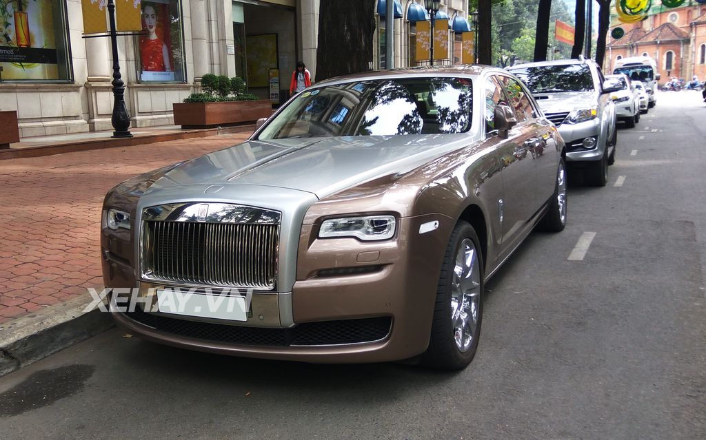 Sài Gòn: Chạm mặt Rolls-Royce Ghost EWB Series II trên phố