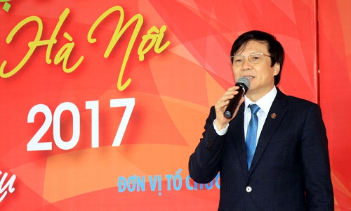 Phó Chủ tịch Thường trực Hội Nhà báo Việt Nam Hồ Quang Lợi bất ngờ khi được trao Giải Nhất Giải báo chí Ngô Tất Tố