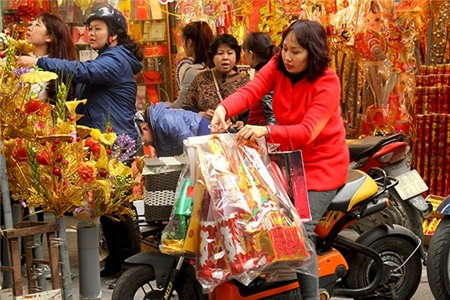Thị trường vàng mã nhộn nhịp trước ngày ông Công ông Táo