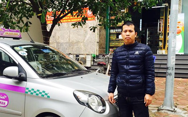 Nhặt được của rơi, tài xế taxi trả lại khách Hàn Quốc toàn bộ 14 ngàn USD