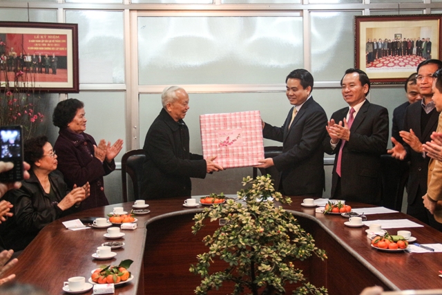 Chủ tịch UBND TP Nguyễn Đức Chung thăm và chúc Tết CLB Thăng Long