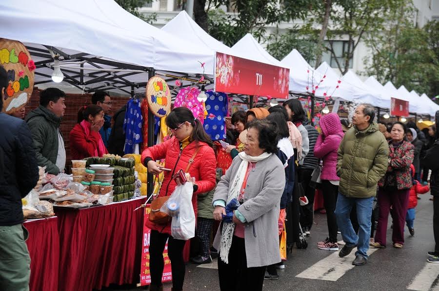 Cư dân háo hức chờ đón Hội chợ Xuân Vinhomes  Đinh Dậu 2017