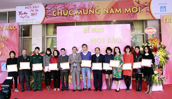 Báo Tuổi trẻ Thủ đô nhận giải C Giải thưởng trình bày Bìa Báo Xuân đẹp
