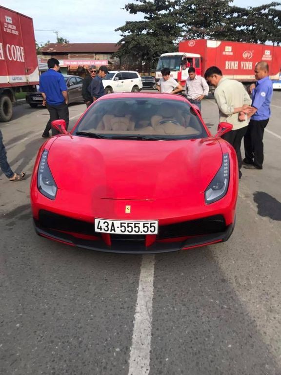 Choáng với Ferrari 488GTB biển số 