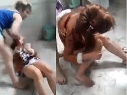Thiếu nữ bị nhóm 3 người lột đồ đánh hội đồng