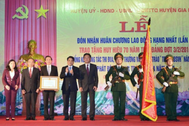 Huyện Gia Lâm đón nhận Huân chương Lao động hạng Nhất (lần thứ 2)