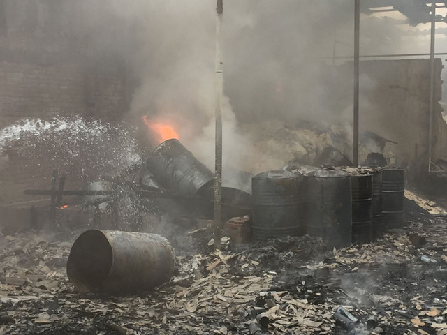 Cháy lớn xưởng sơ chế nguyên liệu giấy ở Bắc Ninh