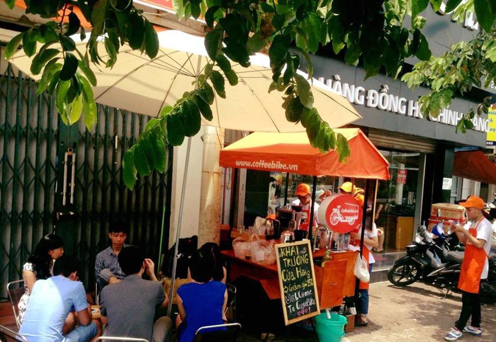 Chàng trai tạo việc làm cho sinh viên bằng mô hình cafe đường phố