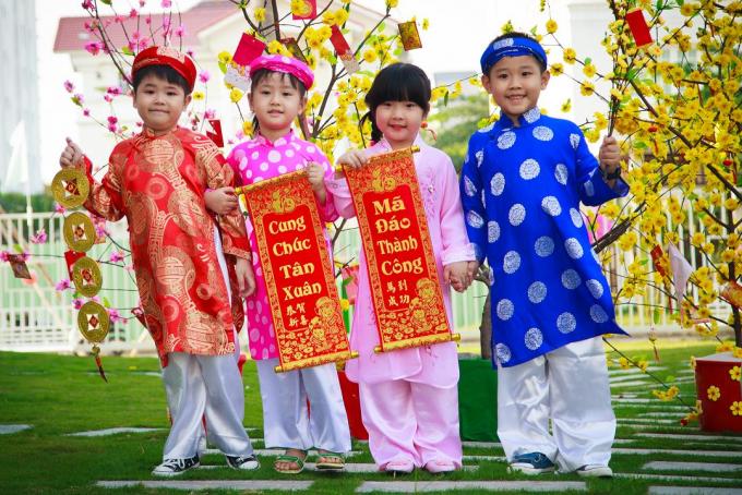 Dạy bé chúc Tết với 5 bài thơ dễ nhớ, dễ thuộc