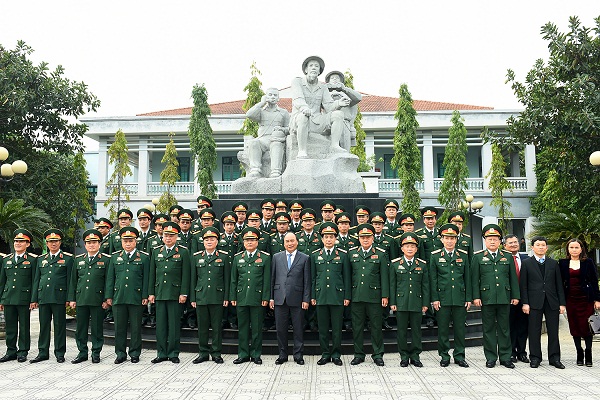 Thủ tướng Nguyễn Xuân Phúc kiểm tra công tác sẵn sàng chiến đấu tại Tổng cục Tình báo - Bộ Quốc phòng
