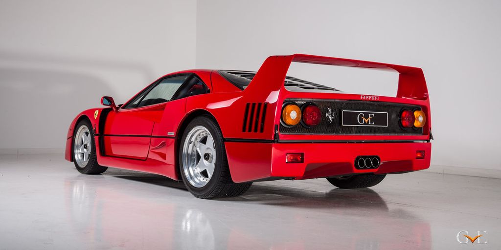 Bán lại Ferrari F40 của nghệ sĩ lừng danh Eric Clapton với giá gần 26 tỷ VNĐ
