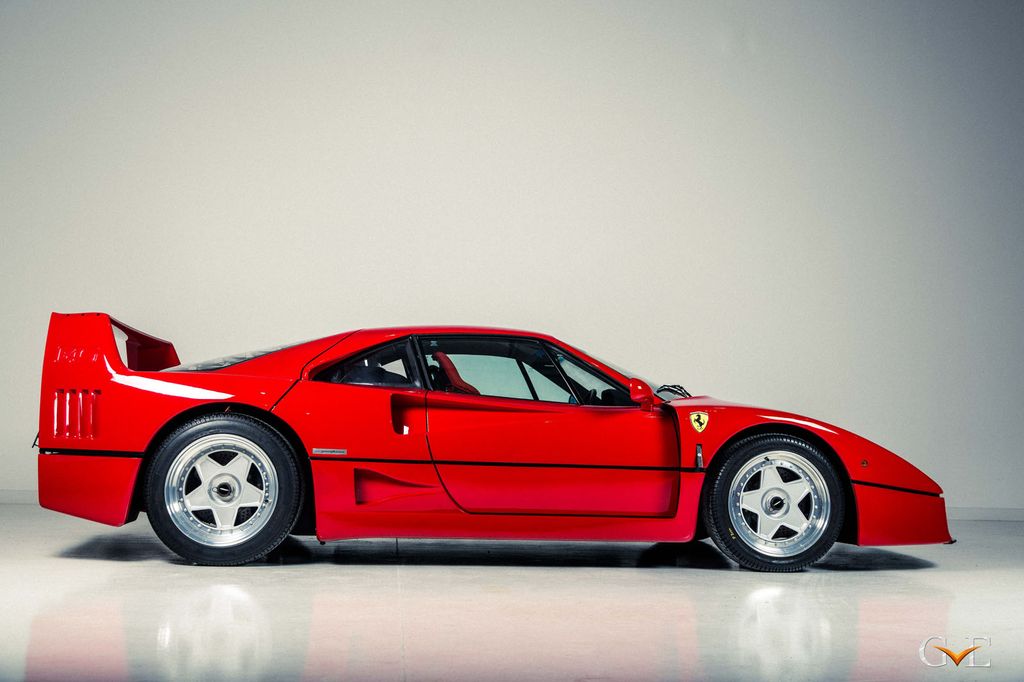 Bán lại Ferrari F40 của nghệ sĩ lừng danh Eric Clapton với giá gần 26 tỷ VNĐ