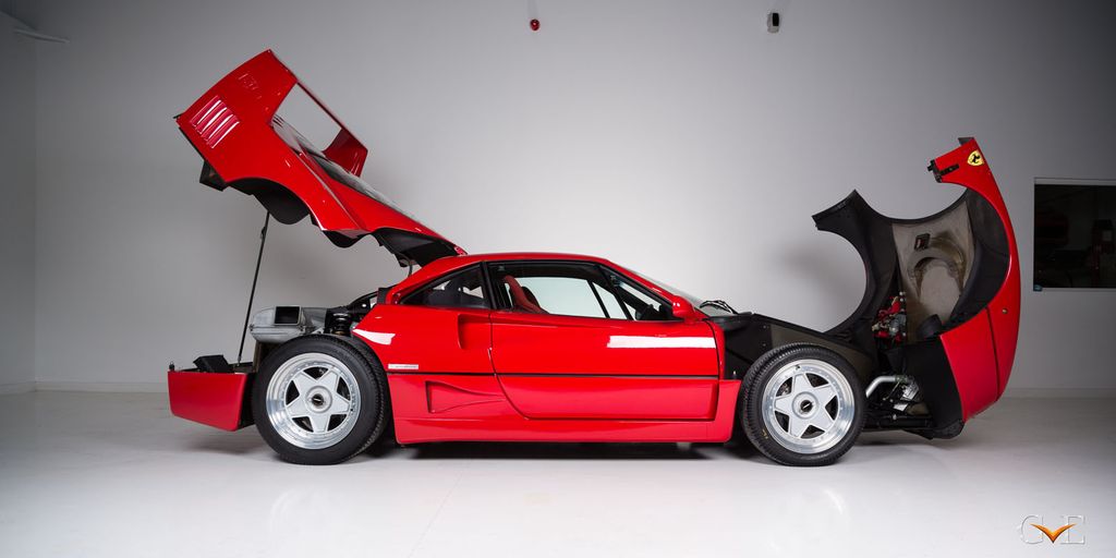 Bán lại Ferrari F40 của nghệ sĩ lừng danh Eric Clapton với giá gần 26 tỷ VNĐ