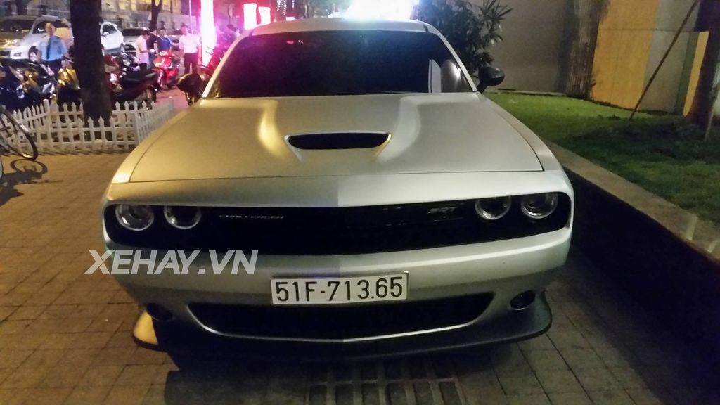 Sài Gòn: Bắt gặp Dodge Challenger SRT-392 Hemi khoe 