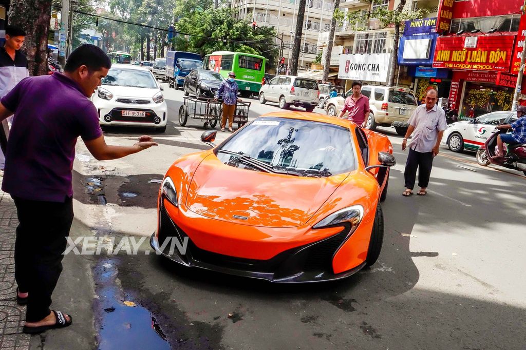 Thêm một chiếc McLaren 650S Spider màu Tarocco Orange có chủ