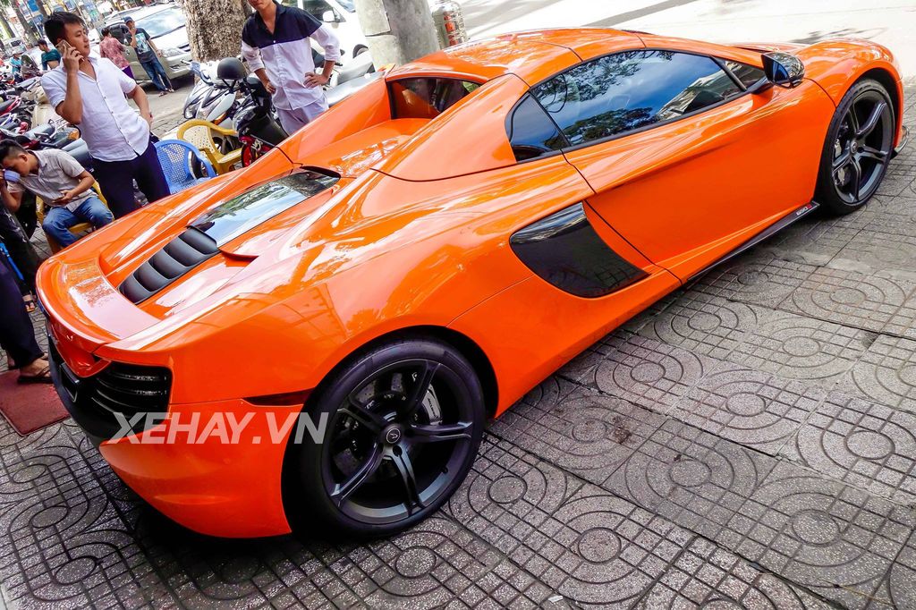 Thêm một chiếc McLaren 650S Spider màu Tarocco Orange có chủ