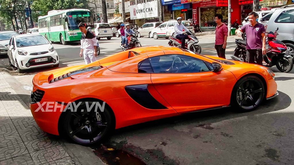 Thêm một chiếc McLaren 650S Spider màu Tarocco Orange có chủ