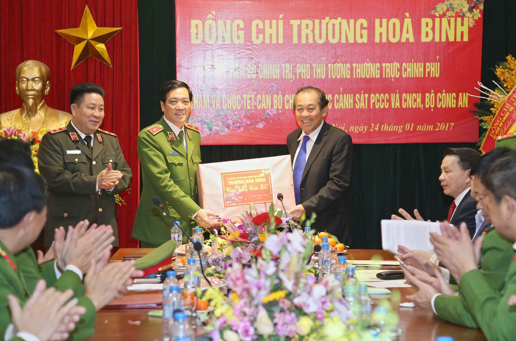 Phó Thủ tướng Thường trực thăm, kiểm tra các đơn vị thuộc Bộ Công an