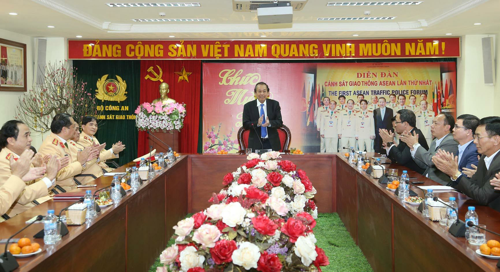 Phó Thủ tướng Thường trực thăm, kiểm tra các đơn vị thuộc Bộ Công an