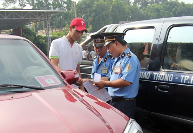 Gần 400 ô tô vi phạm tốc độ nhiều lần bị Sở GTVT Hà Nội tước phù hiệu
