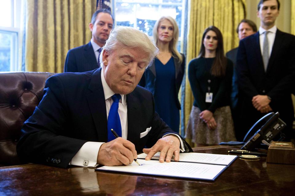 Tổng thống Trump ra lệnh xây bức tường biên giới với Mexico