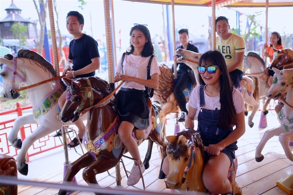 Bay giữa trời và rơi cực đã tại Dragon Park