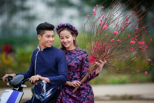 Khánh Ngân “The Face” rong ruổi đón Tết khắp mọi miền