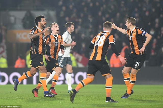 Bán kết lượt về EFL Cup: Man Utd suýt phải trả giá