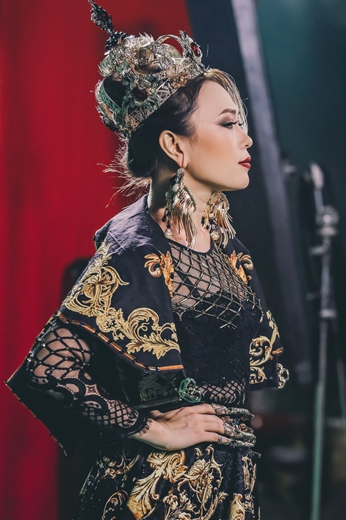 Mỹ Tâm “khai pháo” đầu năm bằng MV độc đáo