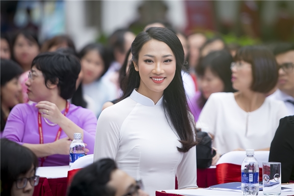 Mỹ nhân Việt chia sẻ về tổ chức Đoàn