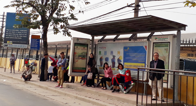 Người dân rục rịch trở lại Thủ đô trong ngày mùng 4 Tết