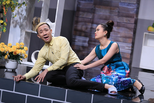 Trấn Thành đòi li dị “vợ” Lâm Thị Vỹ Dạ vì không ăn chịu ăn Tết ở quê mình