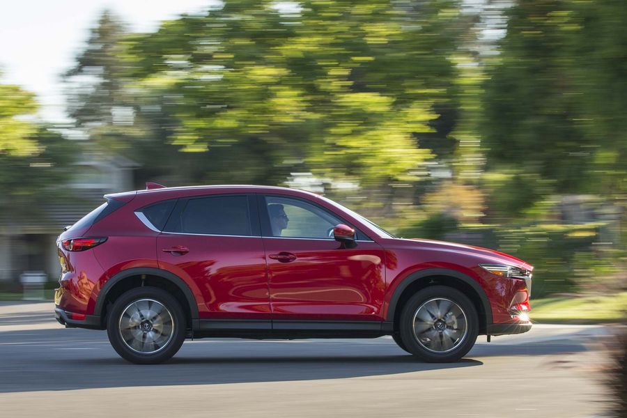 CX-5 năng động, trẻ trung nhưng vẫn chịu thua trước 