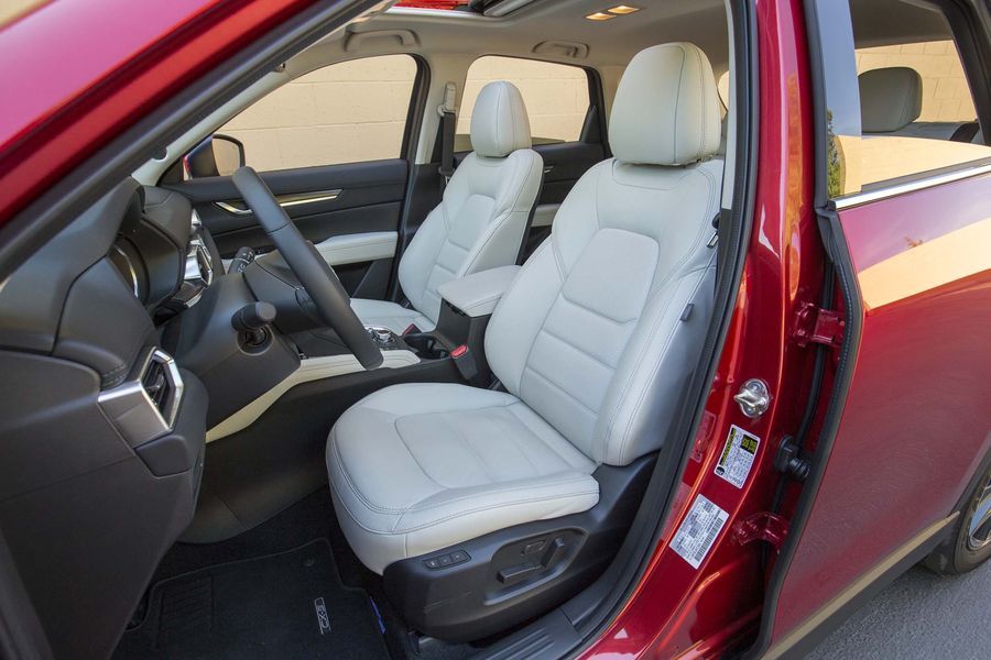 CX-5 năng động, trẻ trung nhưng vẫn chịu thua trước 