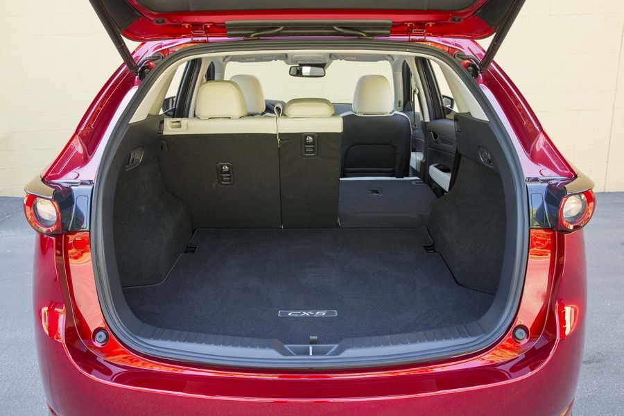 CX-5 năng động, trẻ trung nhưng vẫn chịu thua trước 