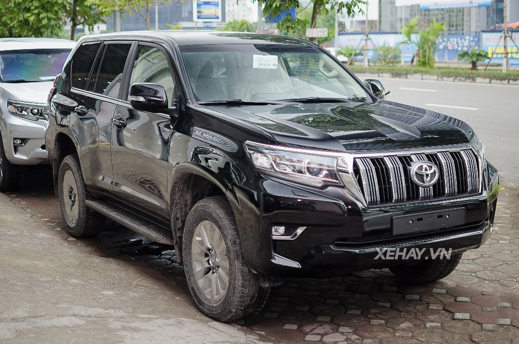 Bắt gặp bộ đôi Toyota Land Cruiser Prado VX 2018 đầu tiên về Việt Nam