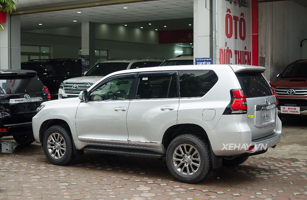 Bắt gặp bộ đôi Toyota Land Cruiser Prado VX 2018 đầu tiên về Việt Nam