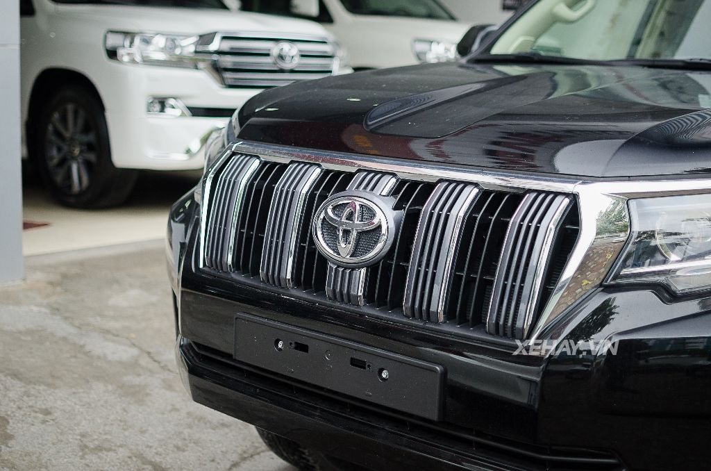 Bắt gặp bộ đôi Toyota Land Cruiser Prado VX 2018 đầu tiên về Việt Nam