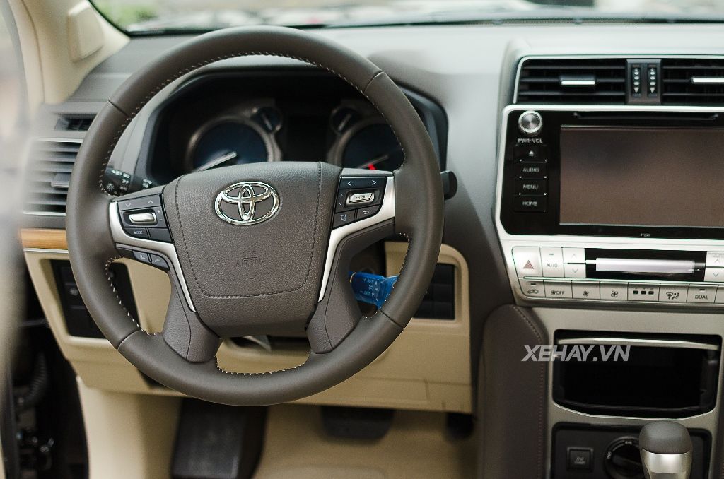 Bắt gặp bộ đôi Toyota Land Cruiser Prado VX 2018 đầu tiên về Việt Nam