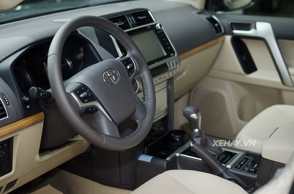 Bắt gặp bộ đôi Toyota Land Cruiser Prado VX 2018 đầu tiên về Việt Nam