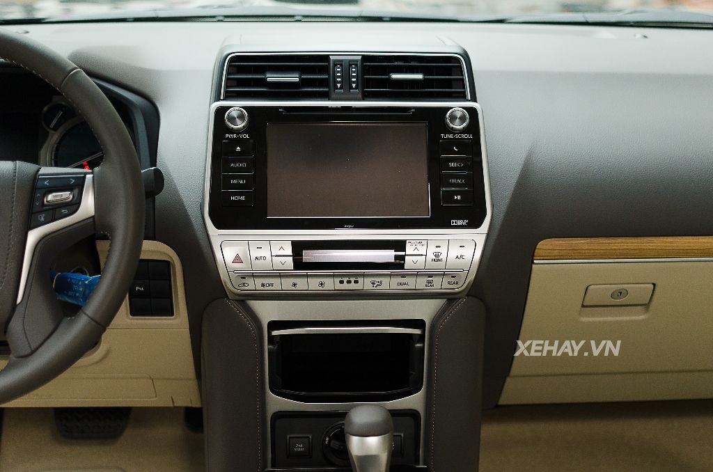 Bắt gặp bộ đôi Toyota Land Cruiser Prado VX 2018 đầu tiên về Việt Nam