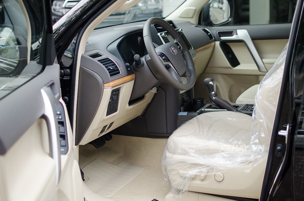 Bắt gặp bộ đôi Toyota Land Cruiser Prado VX 2018 đầu tiên về Việt Nam