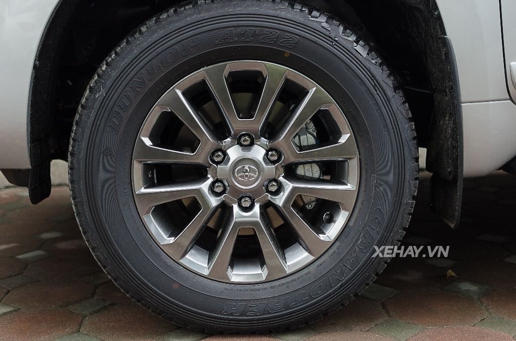 Bắt gặp bộ đôi Toyota Land Cruiser Prado VX 2018 đầu tiên về Việt Nam