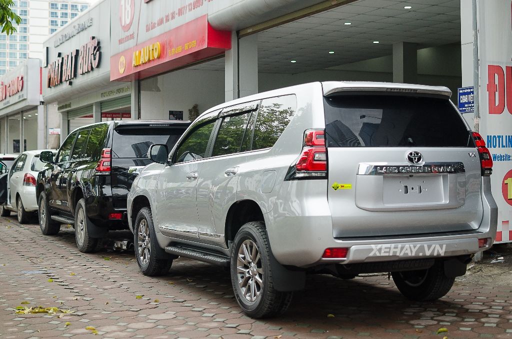 Bắt gặp bộ đôi Toyota Land Cruiser Prado VX 2018 đầu tiên về Việt Nam