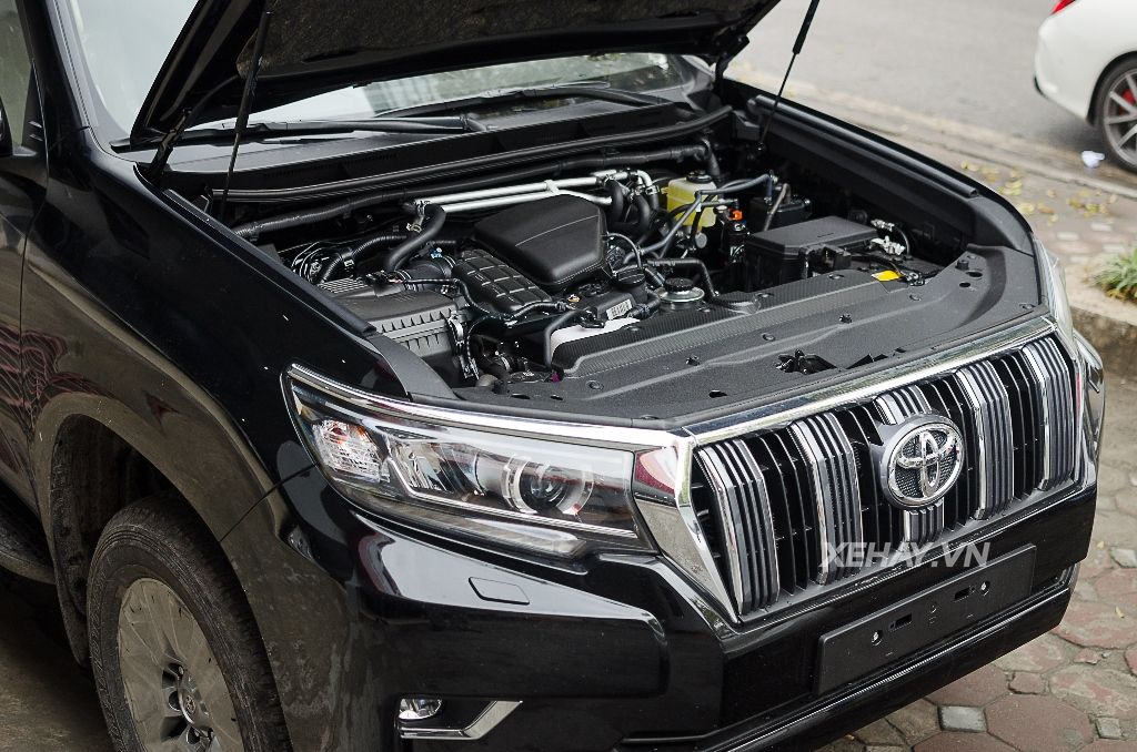 Bắt gặp bộ đôi Toyota Land Cruiser Prado VX 2018 đầu tiên về Việt Nam