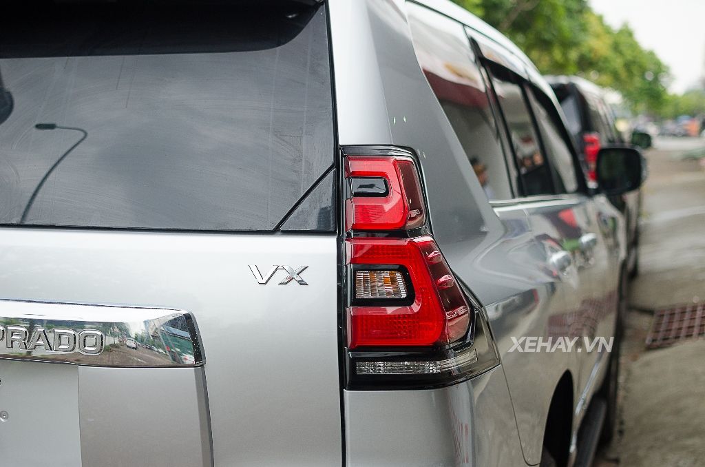 Bắt gặp bộ đôi Toyota Land Cruiser Prado VX 2018 đầu tiên về Việt Nam
