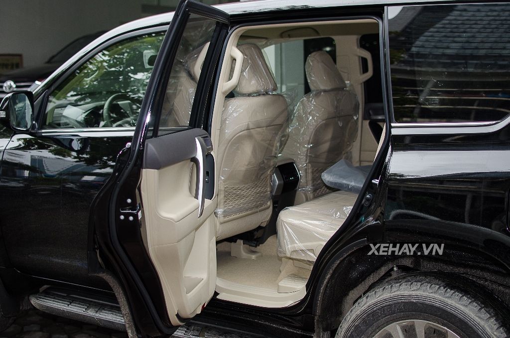 Bắt gặp bộ đôi Toyota Land Cruiser Prado VX 2018 đầu tiên về Việt Nam